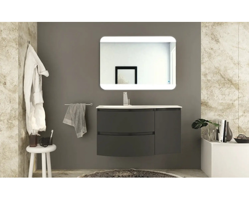 Salle de bains moderne avec meuble sous-lavabo, lavabo, miroir avec éclairage et accessoires