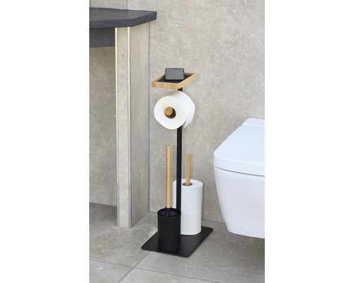 Toilette mit Toilettenpapierhalter, Bürste und Seifenablage