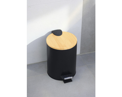 Schwarzer Treteimer mit Bambusdeckel für das Badezimmer