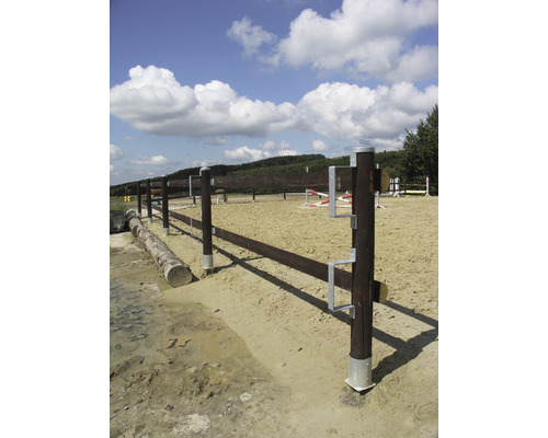 Clôture en bois pour enclos à chevaux avec portail et obstacles