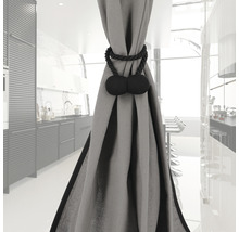 Rideau avec embrasse décorative dans une pièce moderne