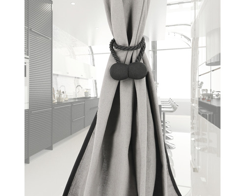 Rideau avec embrasse décorative dans le salon