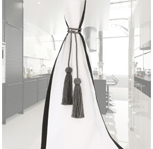 Vorhang mit dekorativer Quaste in einer modernen Küche