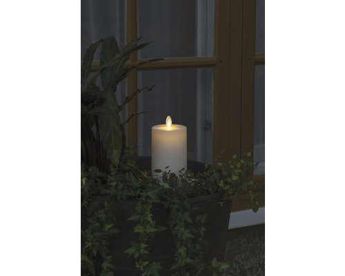 Bougie LED décorative avec des plantes dans une jardinière