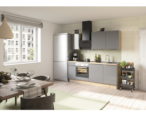 Coin repas lumineux avec kitchenette et table à manger.