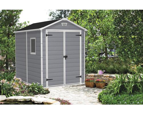 Abri de jardin en plastique avec fenêtre et double porte dans le jardin