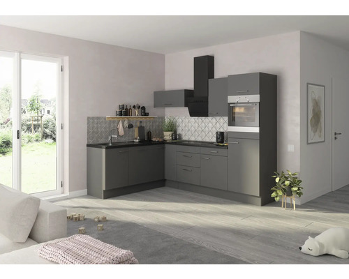 Moderne Küche mit grauen Schränken, Dunstabzugshaube und Spüle
