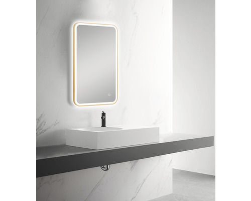 Salle de bains avec miroir rectangulaire avec éclairage et vasque à poser