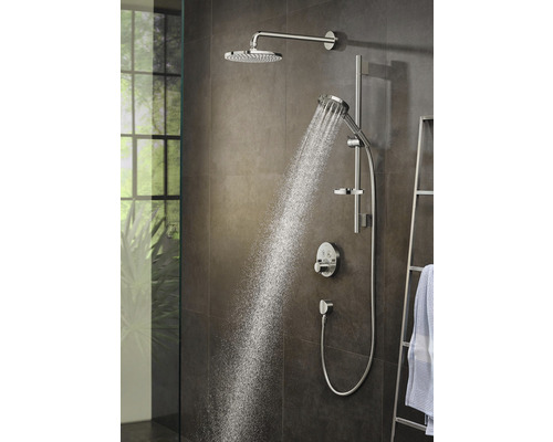 Système de douche avec douche de tête et douchette à main dans la salle de bain