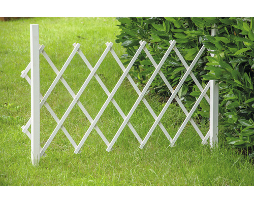 Ausziehbarer Sichtschutz aus Holz im Garten