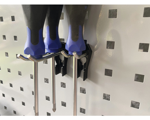 Panneau d''outils avec tournevis dans le support