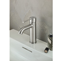 Waschtischarmatur aus Metall auf einem Waschbecken