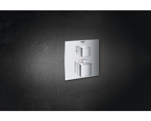 Logo Grohe. Thermostat encastré avec deux éléments de commande carrés pour la douche.