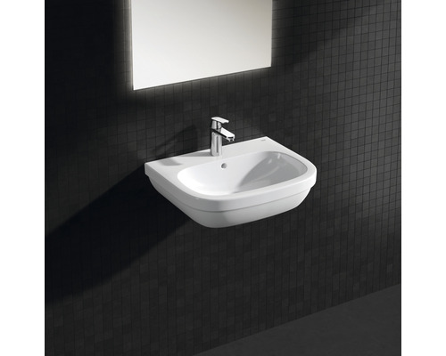 Vasque à poser blanche avec robinet sur fond sombre