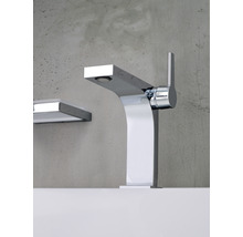 Vasque moderne avec robinet chromé