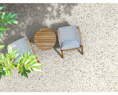 Carrelages de terrasse avec chaises et table pour l''extérieur