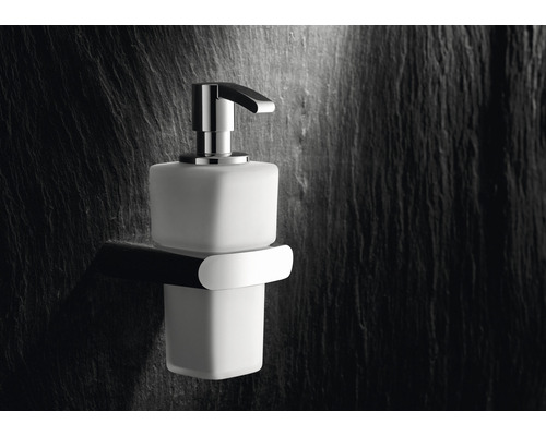 Seifenspender zur Wandmontage mit Halterung