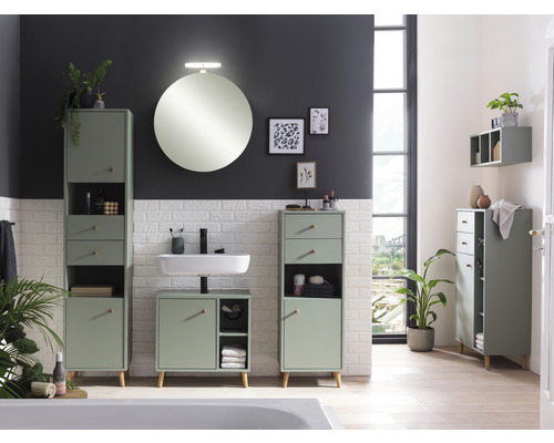 Badezimmer mit Waschtisch, Spiegelschrank und Hochschränken