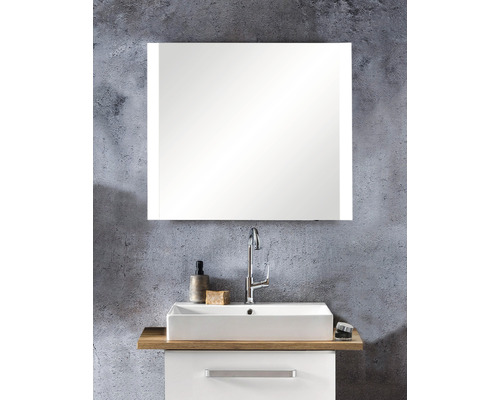 Salle de bain avec meuble-lavabo, vasque à poser, robinet et armoire de toilette