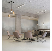 Intérieur avec chaises, tables et suspensions sous un plafond gris