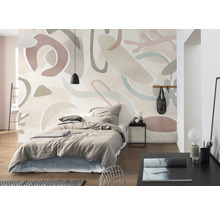 Chambre à coucher avec papier peint à motifs abstraits, lit et table de chevet