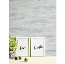 Wandgestaltung mit ''Love'' und ''Breathe'' Kunstdrucken, Topfpflanze und Limetten