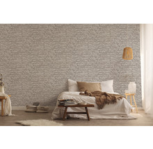 Schlafzimmer mit Bett und Wandtapete im Stein-Design