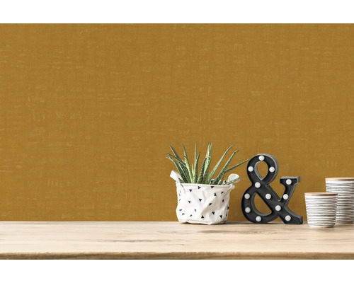 Dekorative Wandgestaltung mit Vliestapete im Wohnraum