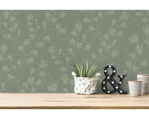 Tapete mit floralem Muster an der Wand