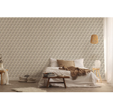 Schlafzimmer mit strukturierten, geometrischen Tapeten