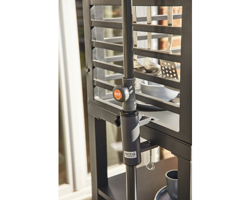 Vue détaillée d''un chariot de grill avec support pour ustensiles de grill et logo Siena Garden.