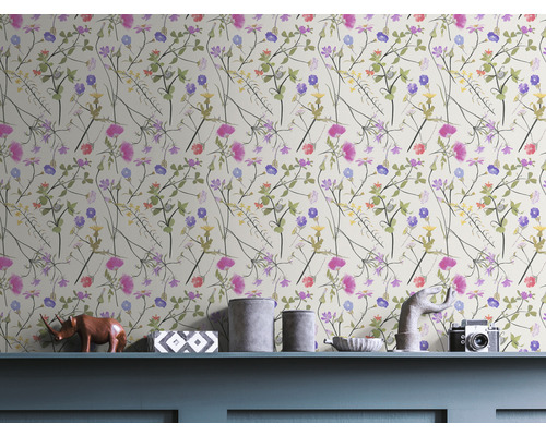 Tapete mit Blumenmuster im Wohnzimmer