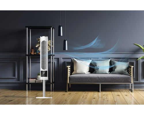 Modernes Wohnzimmer mit Turmventilator für eine angenehme Atmosphäre