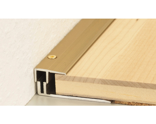 Aluminium Treppenkantenprofil an Holztreppe befestigt