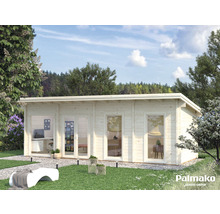 Gartenhaus aus Holz mit Fenstern und Tür auf Rasenfläche