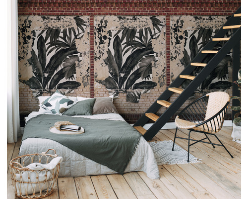 Schlafzimmer mit floraler Fototapete, Bett und Leiter