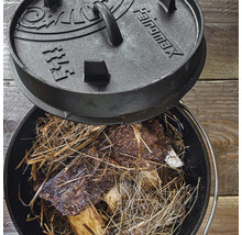 Faitout hollandais en fonte avec couvercle et aliments