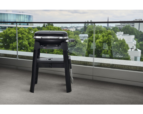 Barbecue électrique Weber Lumin sur une terrasse