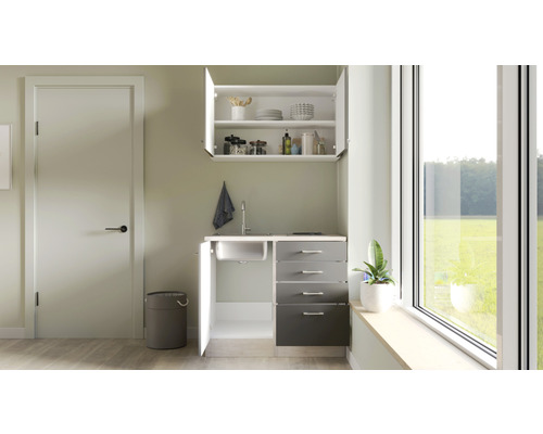 Buanderie avec évier, meuble bas et armoire suspendue pour le rangement