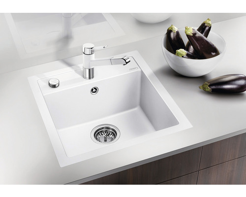 Küchenspüle aus Quarzkomposit mit Armatur und Abflussgarnitur