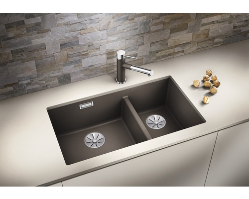 Küchenspüle mit zwei Becken und Armatur