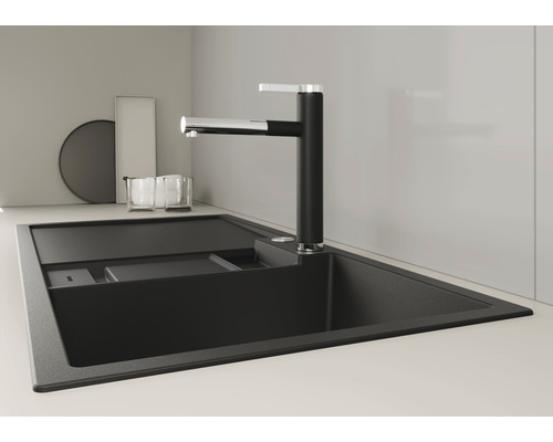 Évier de cuisine noir avec robinet