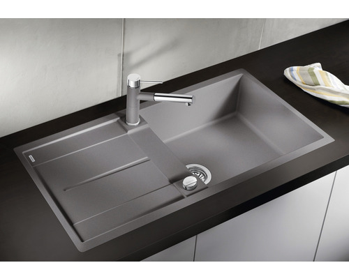 Évier avec égouttoir et robinet