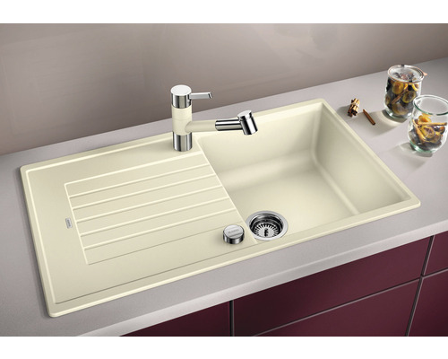 Spüle mit Abtropffläche und Wasserhahn