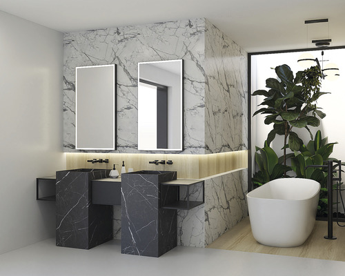 Salle de bain lumineuse avec deux lavabos, miroirs, baignoire et plantes