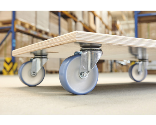 Rollbrett aus Holz mit Rollen im Lager