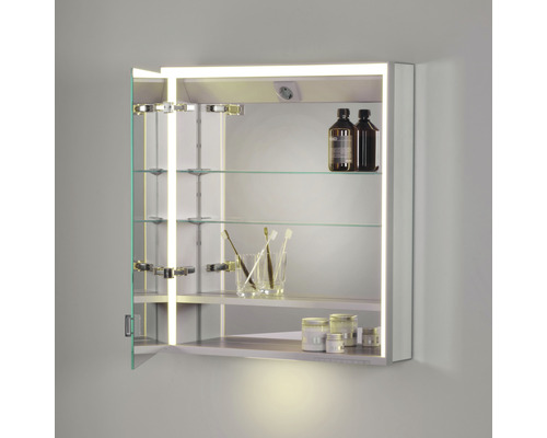 Armoire de toilette ouverte avec éclairage et étagères en verre pour ranger les articles de salle de bains