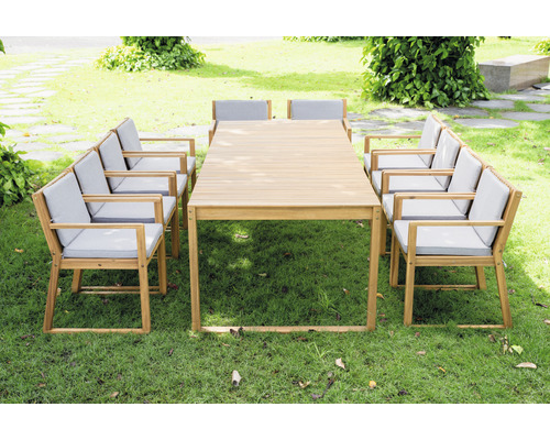 Gartengarnitur aus Holz mit Tisch und acht Stühlen mit Polsterauflagen