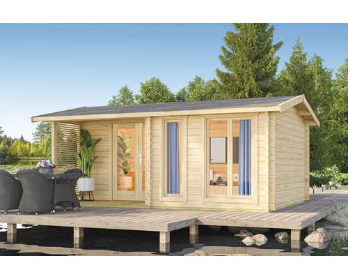 Gartenhaus Outdoor Life Brighton 70 mm inkl. Fußboden 580 x 430,8 cm natur Holzgartenhaus mit Terrasse und Gartenmöbeln auf einem Steg am See.
