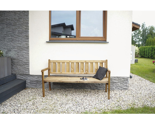Banc en bois d''extérieur avec coussin et décoration